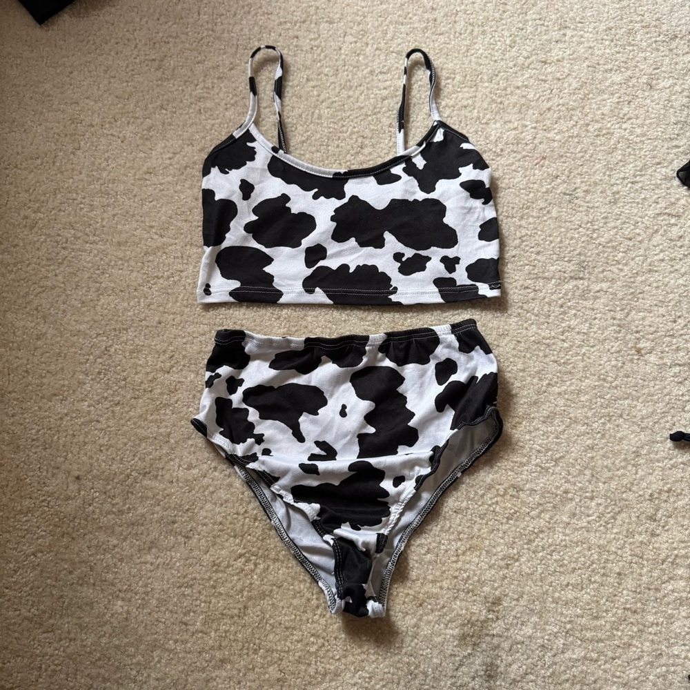 Dolls Kill Cow set